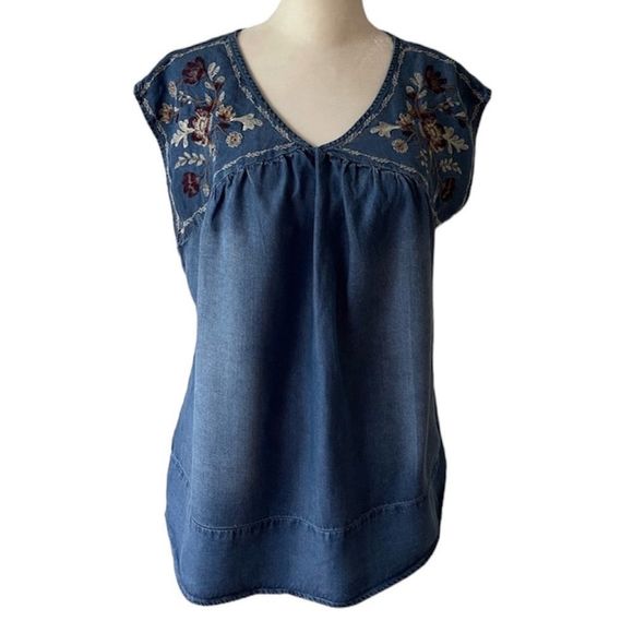Knox Rose Tops - Knox Rose chambray embroidered top size medium